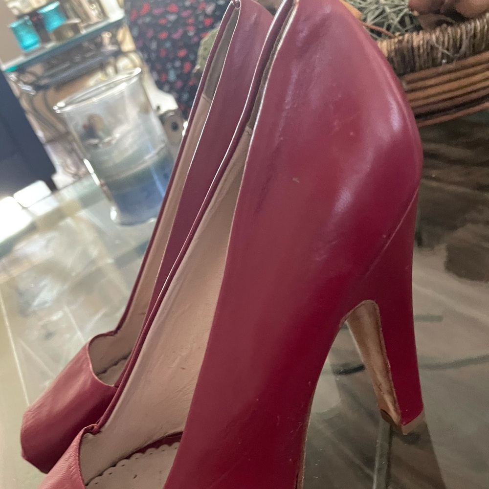 Red heel - Picture 2 of 3